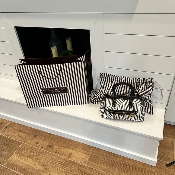 Henri Bendel NWT Disturbed Stripe Barrel Satchel Rare - Picture 3 of 16